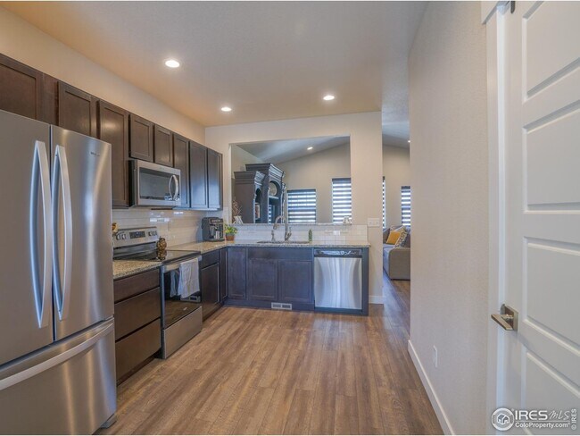 Building Photo - 294 E Chestnut St