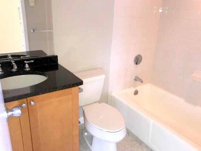 Building Photo - 70 Park St