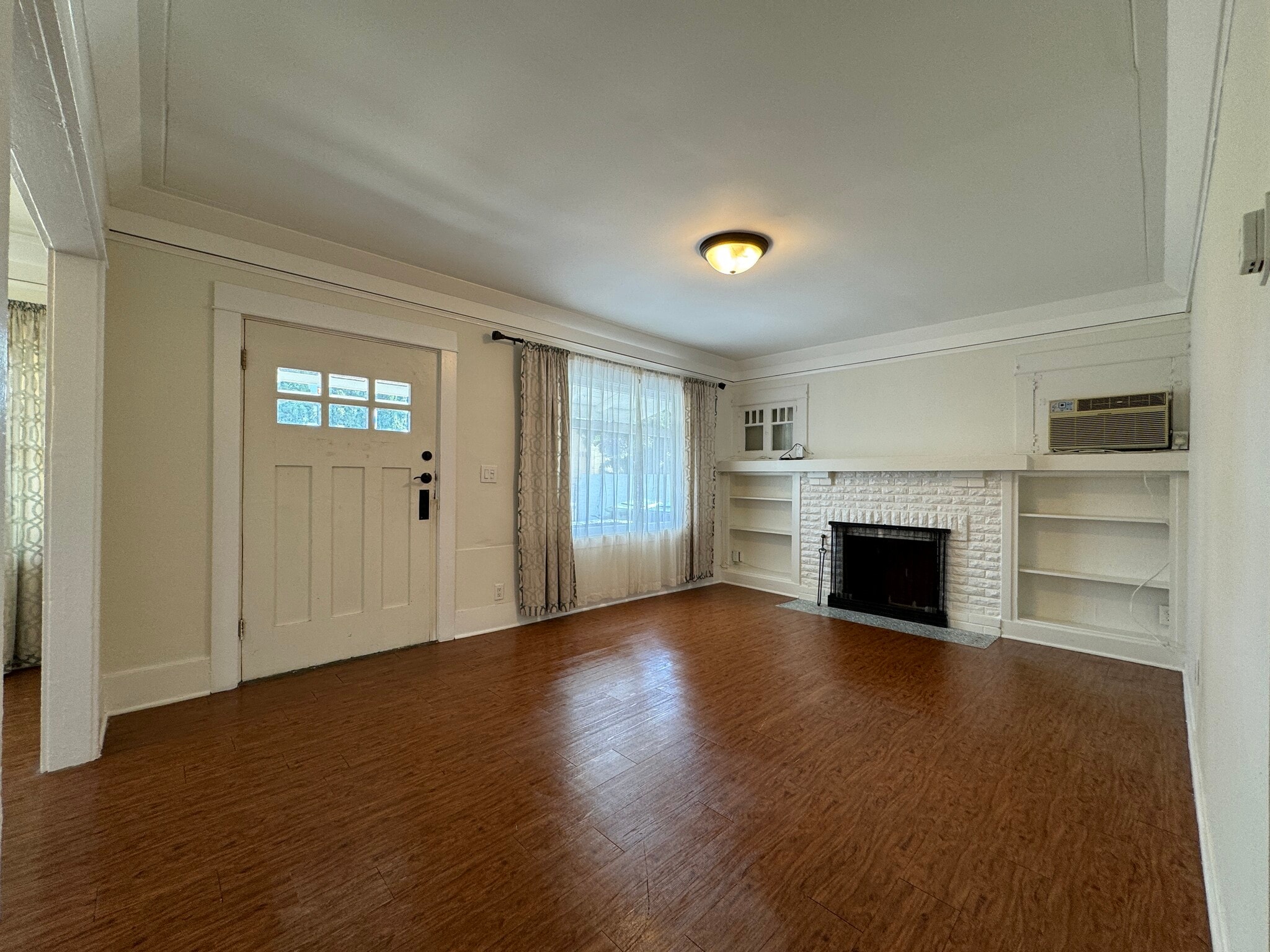 Building Photo - 1183 N Normandie Ave