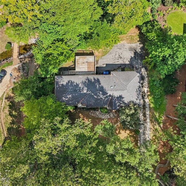Building Photo - 3859 Peachtree Dunwoody Rd