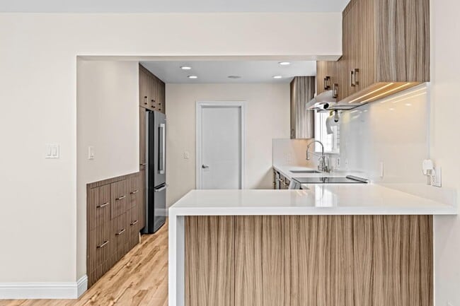 Building Photo - 714 Rockaway Beach Ave