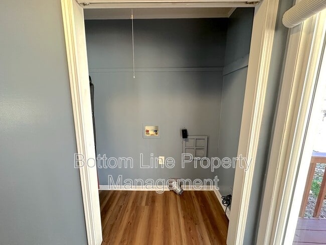 Building Photo - 2806 Mary Ave