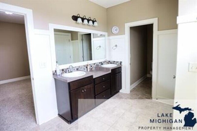 Building Photo - 8965 Plantation Dr SW