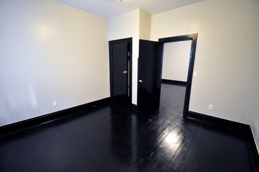 Bedroom #1 - 886 Carpenter St