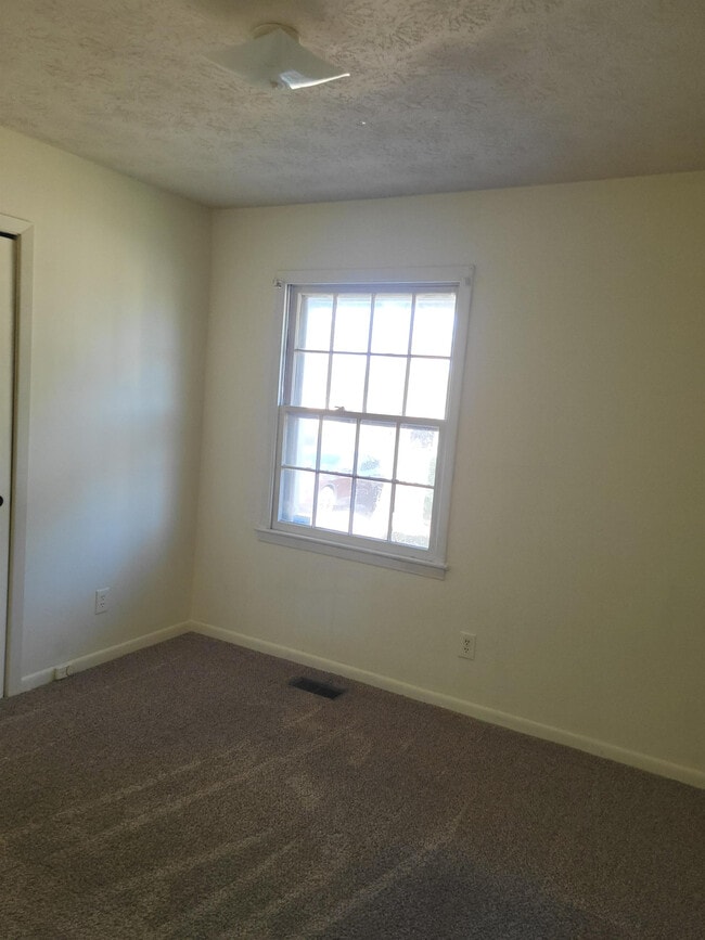 Building Photo - 6811 Radial Dr