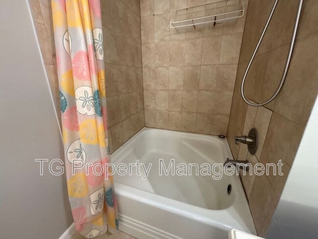 Building Photo - 1355 Lamanto Ave E