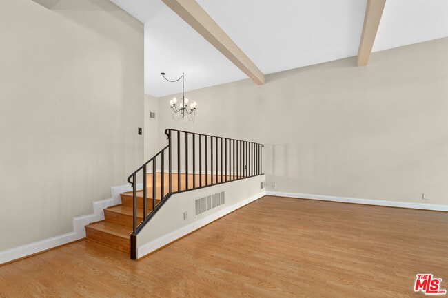 Building Photo - 1561 Palisades Dr