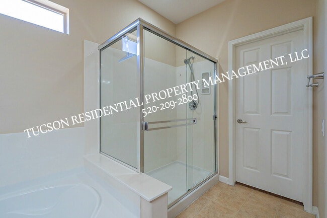Building Photo - 6070 Wych Elm Pl