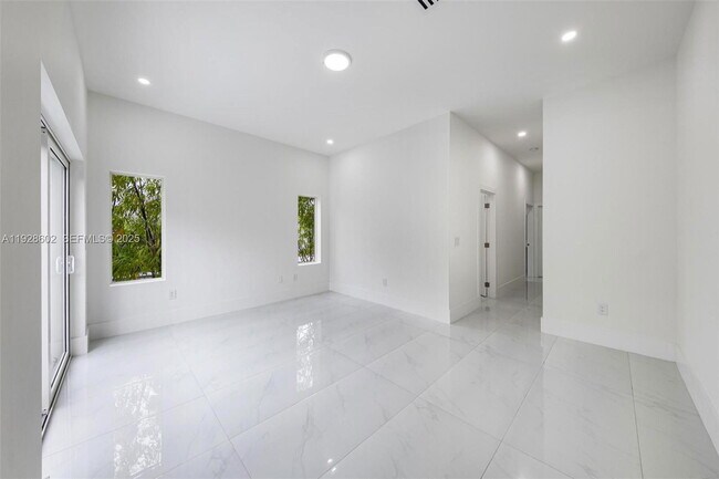 Building Photo - 3142 Carter St