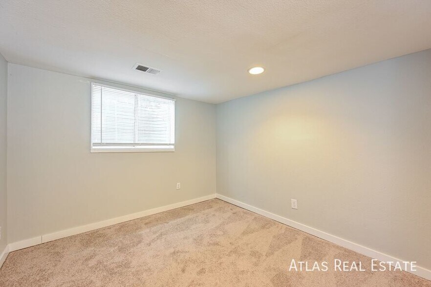 Building Photo - 2 S Macon Ct