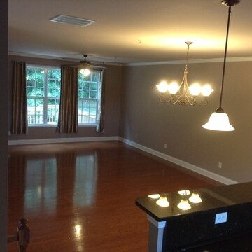 Building Photo - 502 Williamson St SE