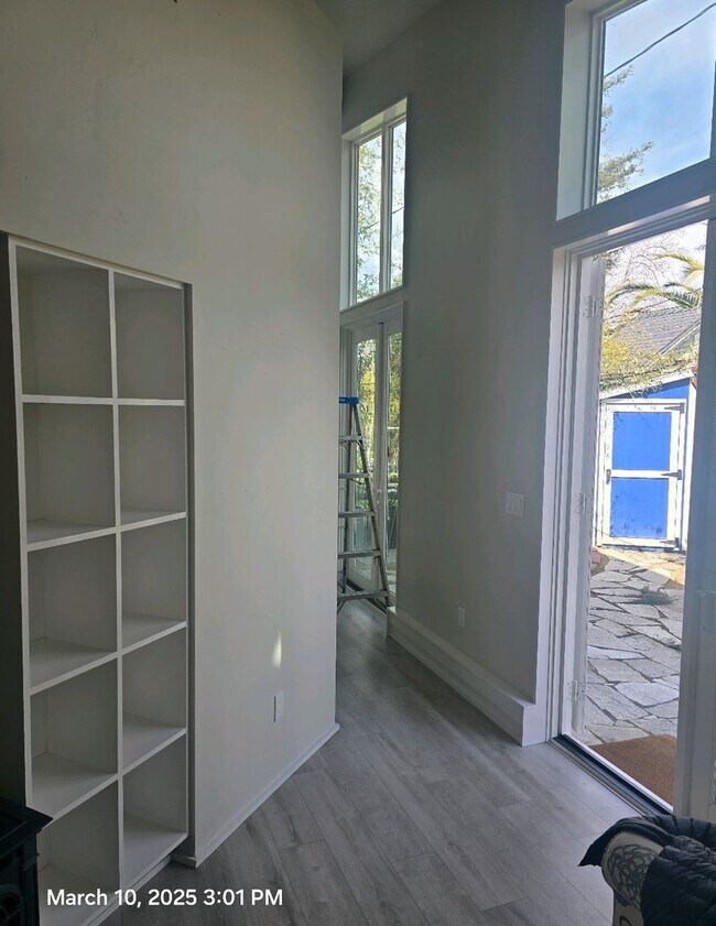Building Photo - 1 bed 1 bath home with loft. Custom built ...