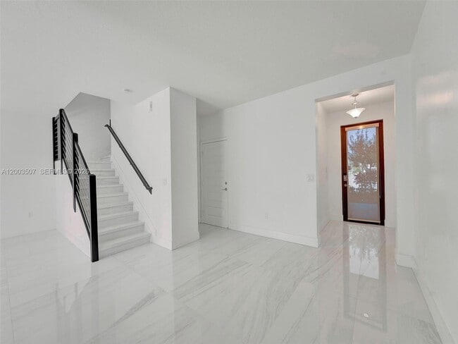 Building Photo - 10500 NW 78th Terrace