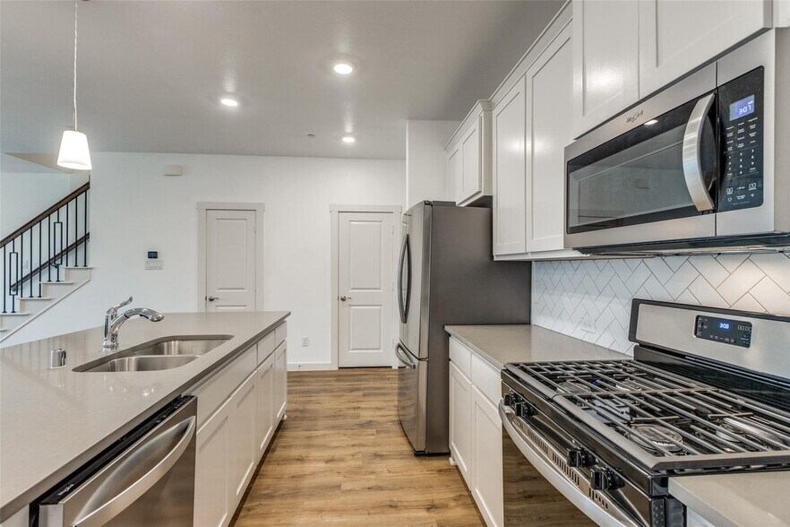 Building Photo - 3891 Pine Leaf Ln