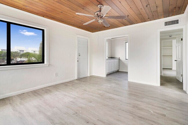 Building Photo - 652 Hernando St