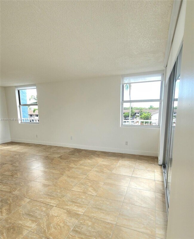 Building Photo - 16565 NE 26th Ave