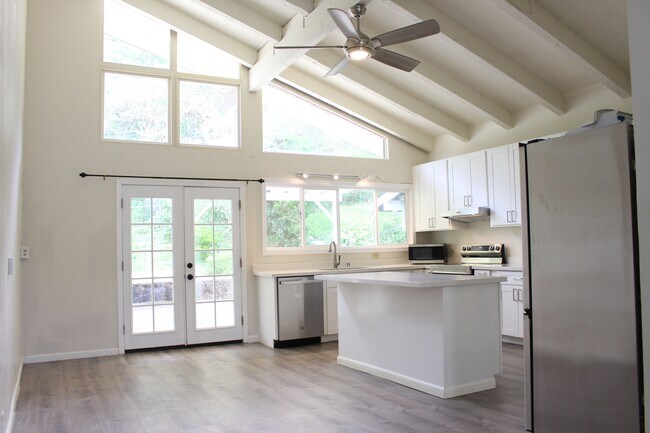 Building Photo - 1279 Kaeleku St