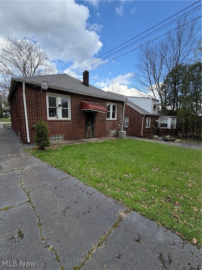 Building Photo - 119 Upland Ave