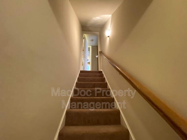 Building Photo - 1265 Ullainee Rd