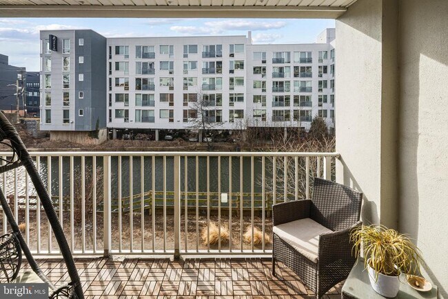 Building Photo - 2 Leverington Ave