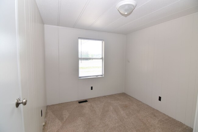 Building Photo - Spacious & Updated Double-Wide Home on a L...