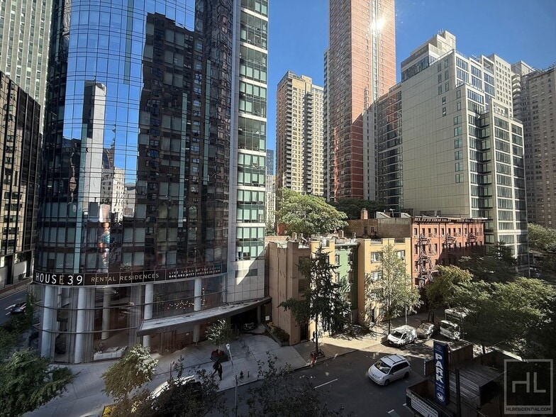 Building Photo - East 39th Street