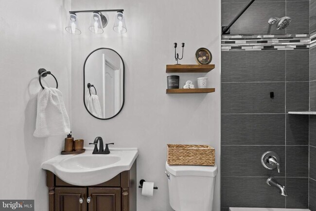 Building Photo - 1363 Childress St NE