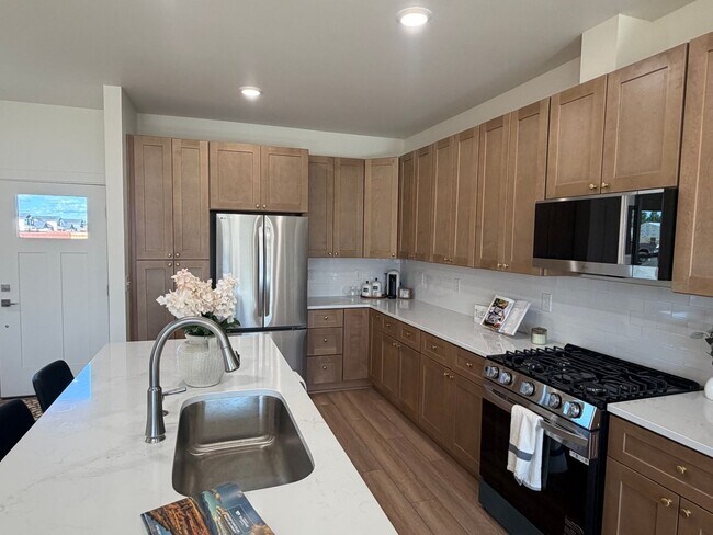 Building Photo - 830 Spaniel Ln