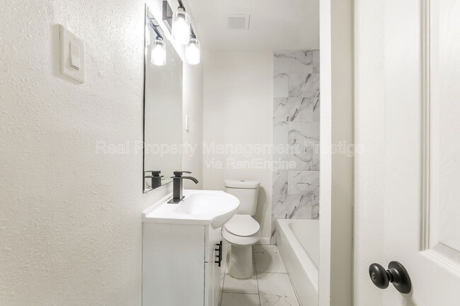 Building Photo - 310 W James Ave