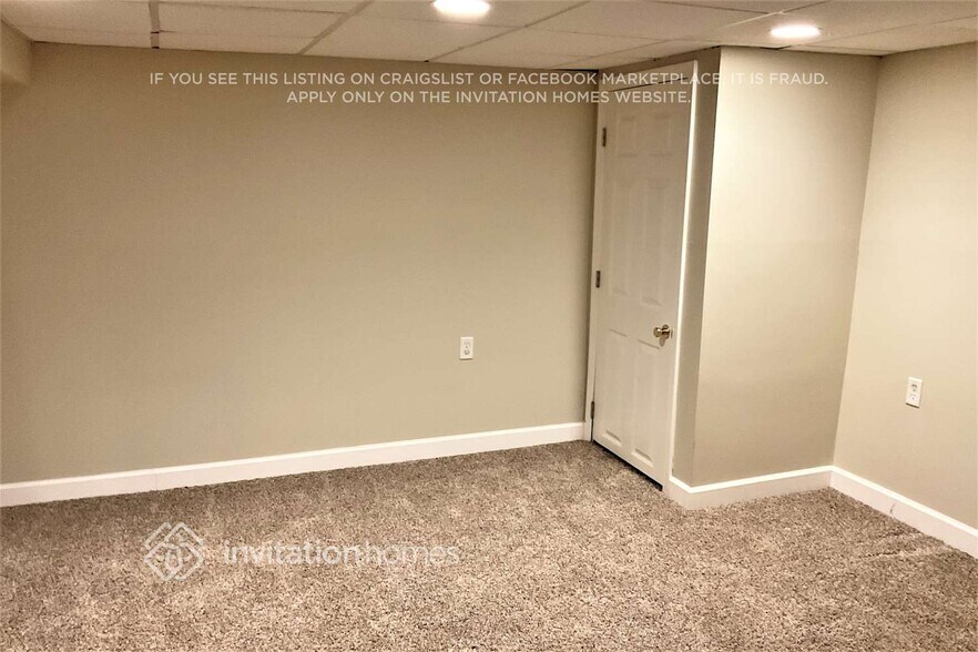 Building Photo - 4N157 7th Ave