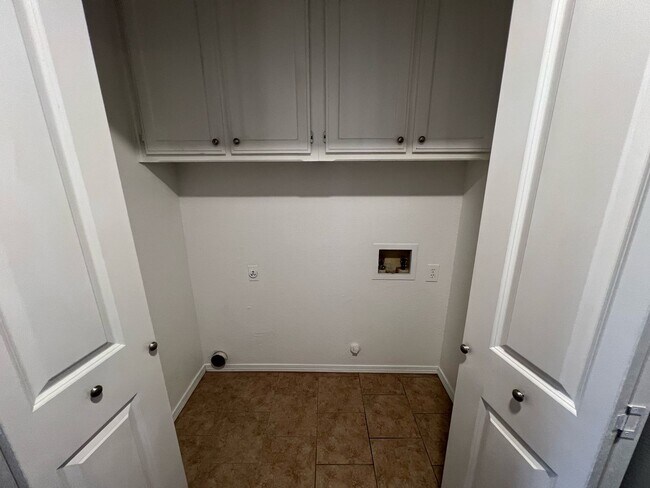 Building Photo - COMING SOON, JANUARY 10TH:  Beautifully Remodeled 3/2/2 Home, Generously updated Smart Home - For...