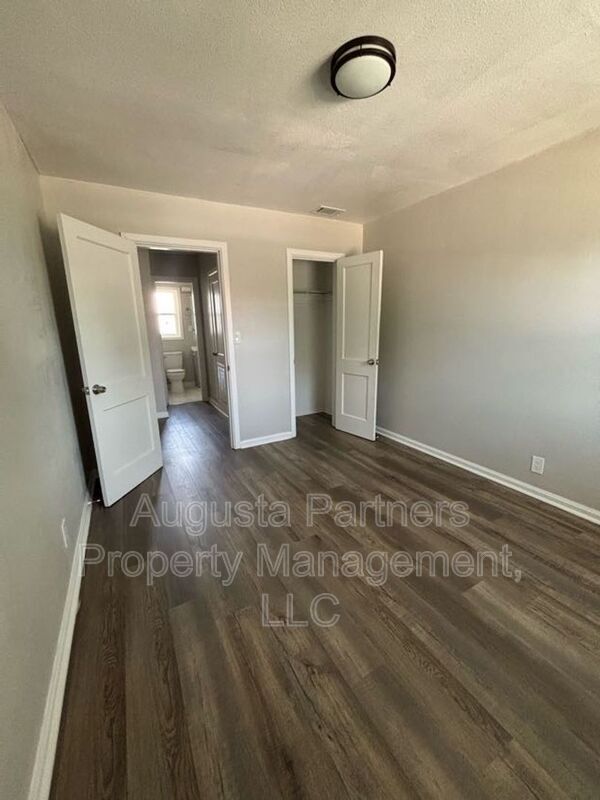 Building Photo - 110 3rd St