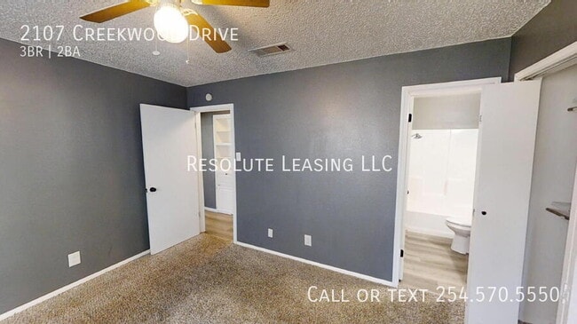 Building Photo - 2107 Creekwood Dr