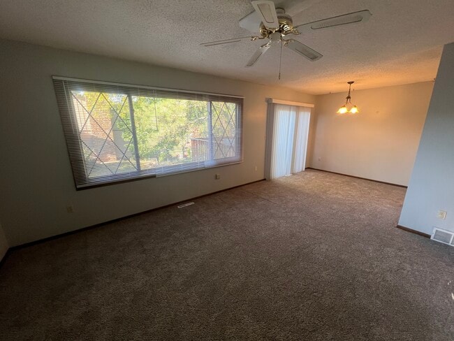 Building Photo - 215 Elton Hills Dr NW