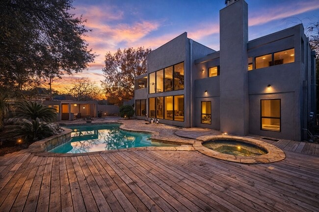 Building Photo - 8115 Fondren Lake Dr