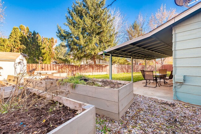 Building Photo - Heart of Eagle 4 Bed 2 Bath Home