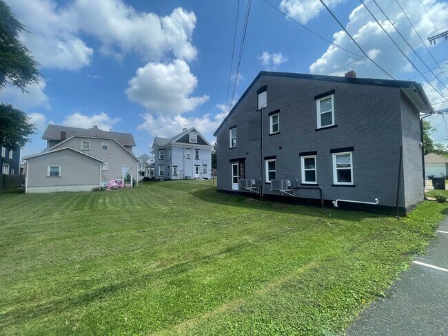 Building Photo - 48-52 N. Collier Street