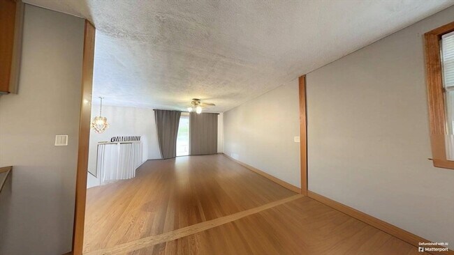 Building Photo - 9 Putney Cir