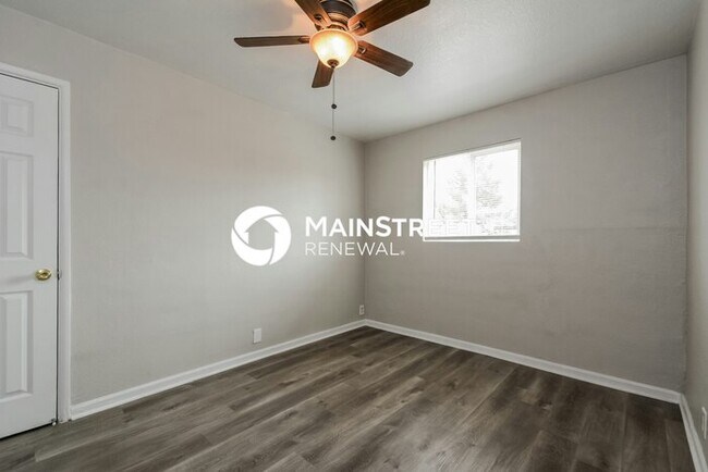 Building Photo - 3 Bedroom Pet-Friendly Home in TUCSON, AZ with Main Street Renewal