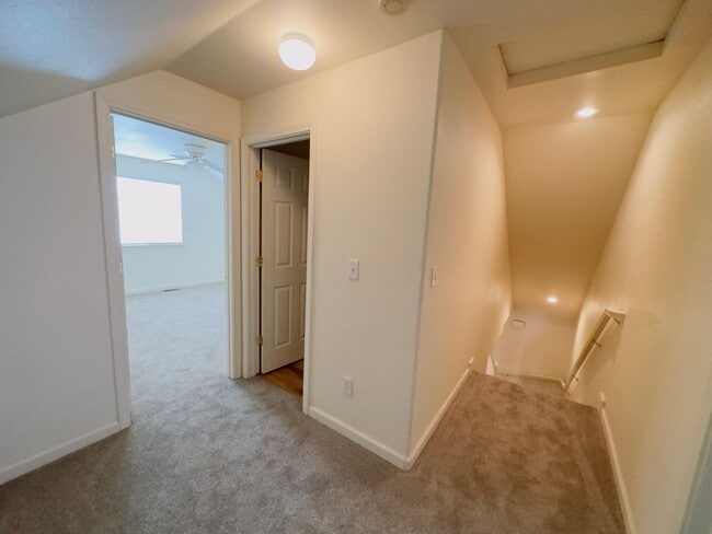 Building Photo - 3 Bedroom 2 1/2 Bath 3 garage