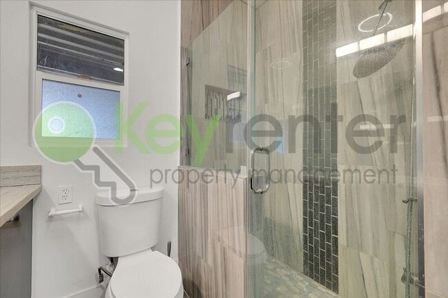 Building Photo - 4404 Lantana Ave