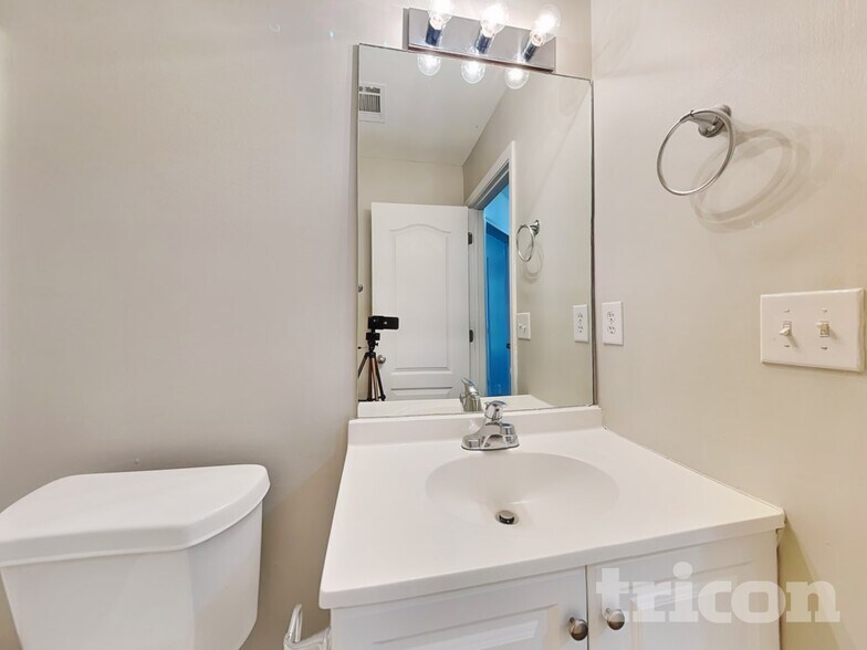 Building Photo - 2940 Emerald Springs Dr