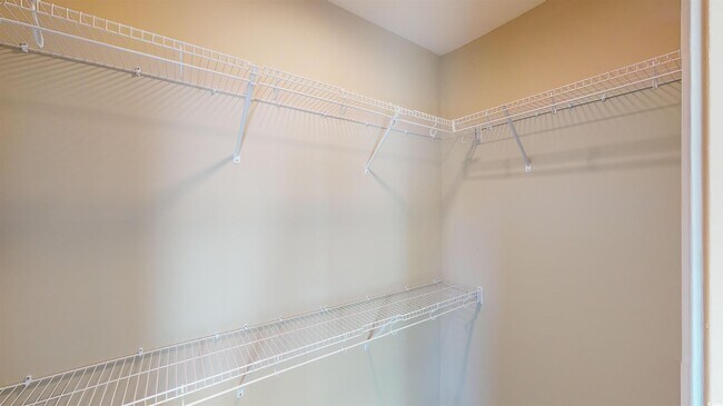 Building Photo - 84 Racquet Club Dr