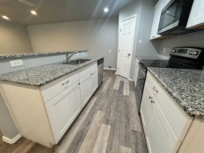 Building Photo - 1107 N Englewood Ave