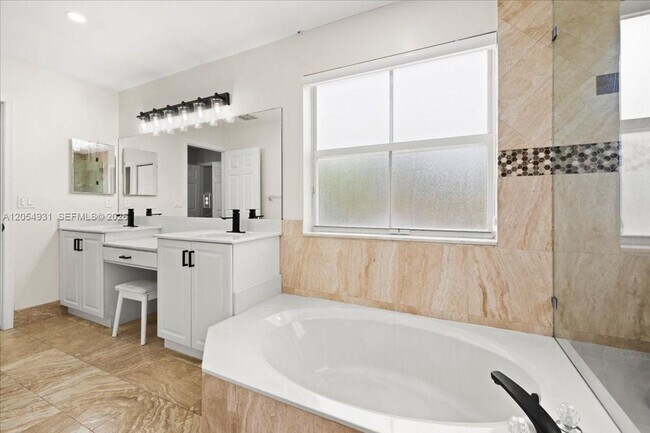 Building Photo - 5014 SW 155th Terrace