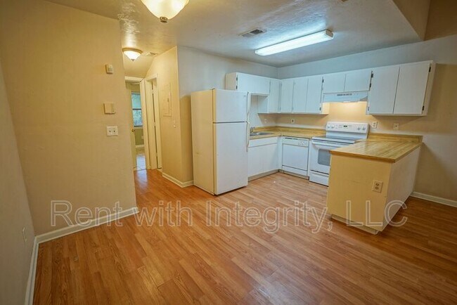 Building Photo - 2100 Continental Ave