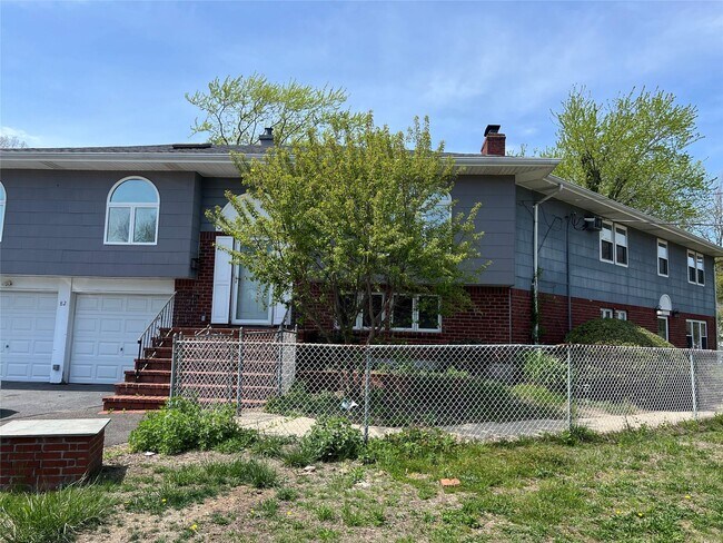 Building Photo - 82 Yale Ave