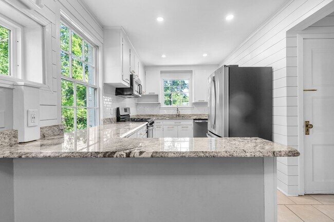 Building Photo - 702 Canebrake Dr