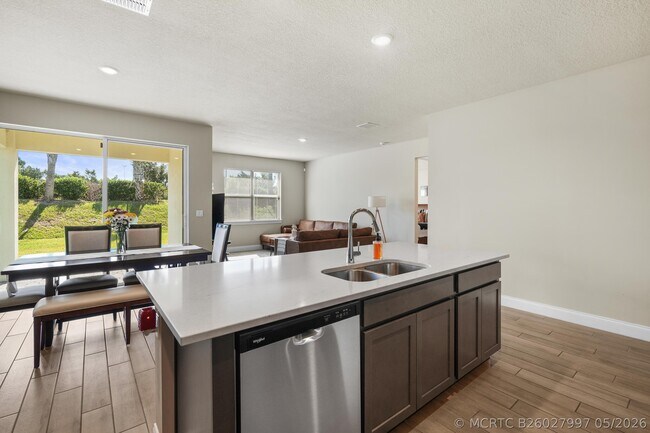 Building Photo - 8588 Dahlia Cir