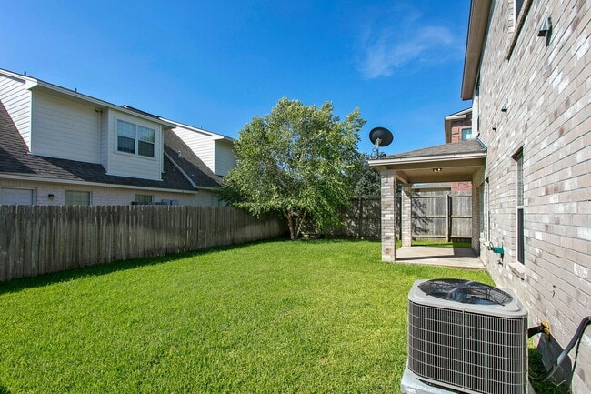 Building Photo - 411 Montauk Ct